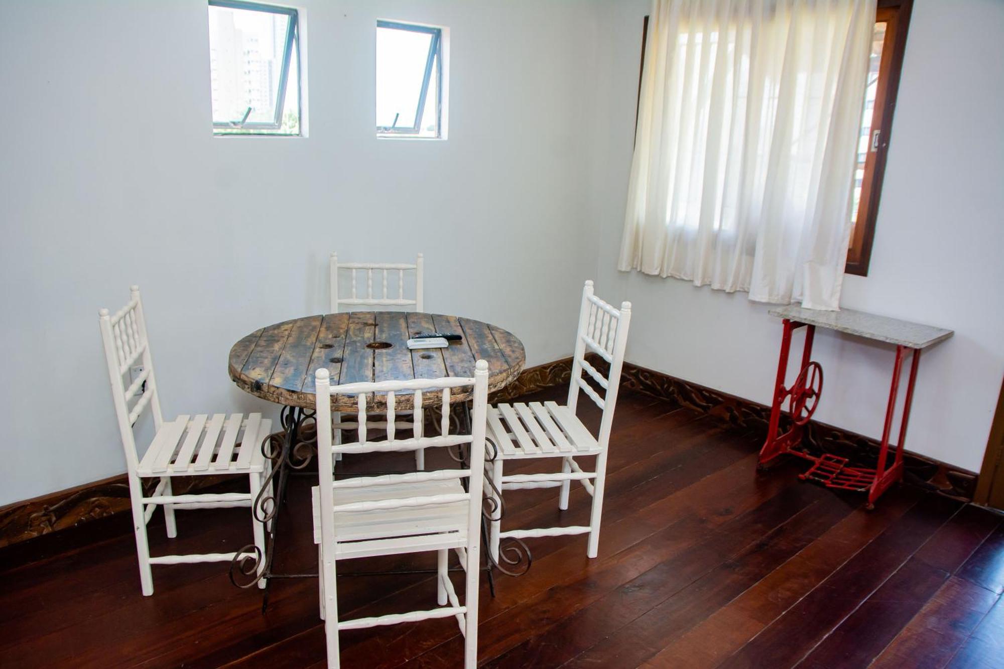 Apartment Flat Castor